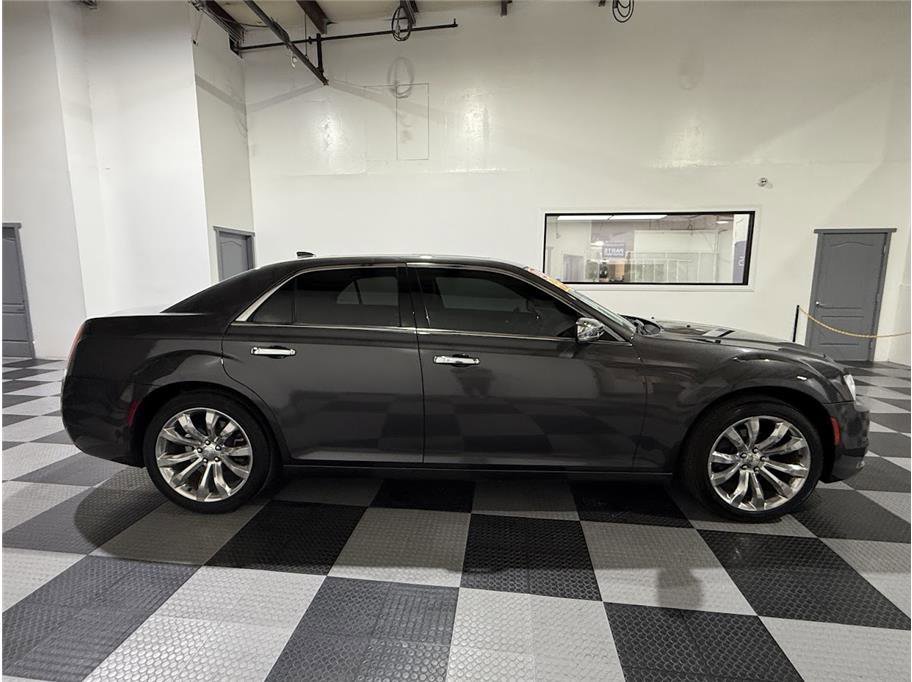 2018 Chrysler 300 Limited photo 4