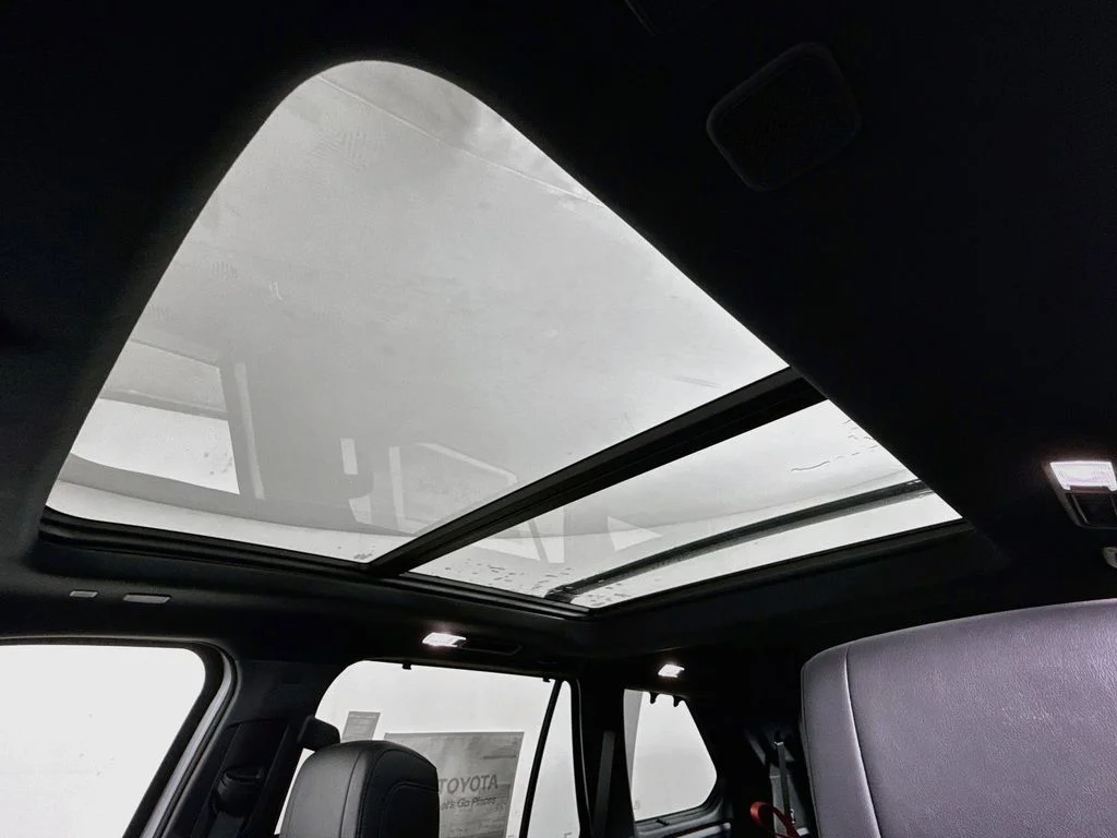 New 2026 Wind Chill Pearl Toyota Platinum image 21