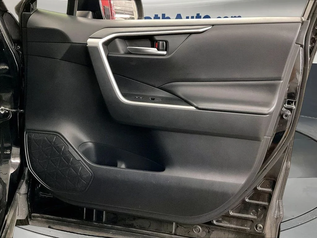 Used 2019 Black Toyota XLE image 28