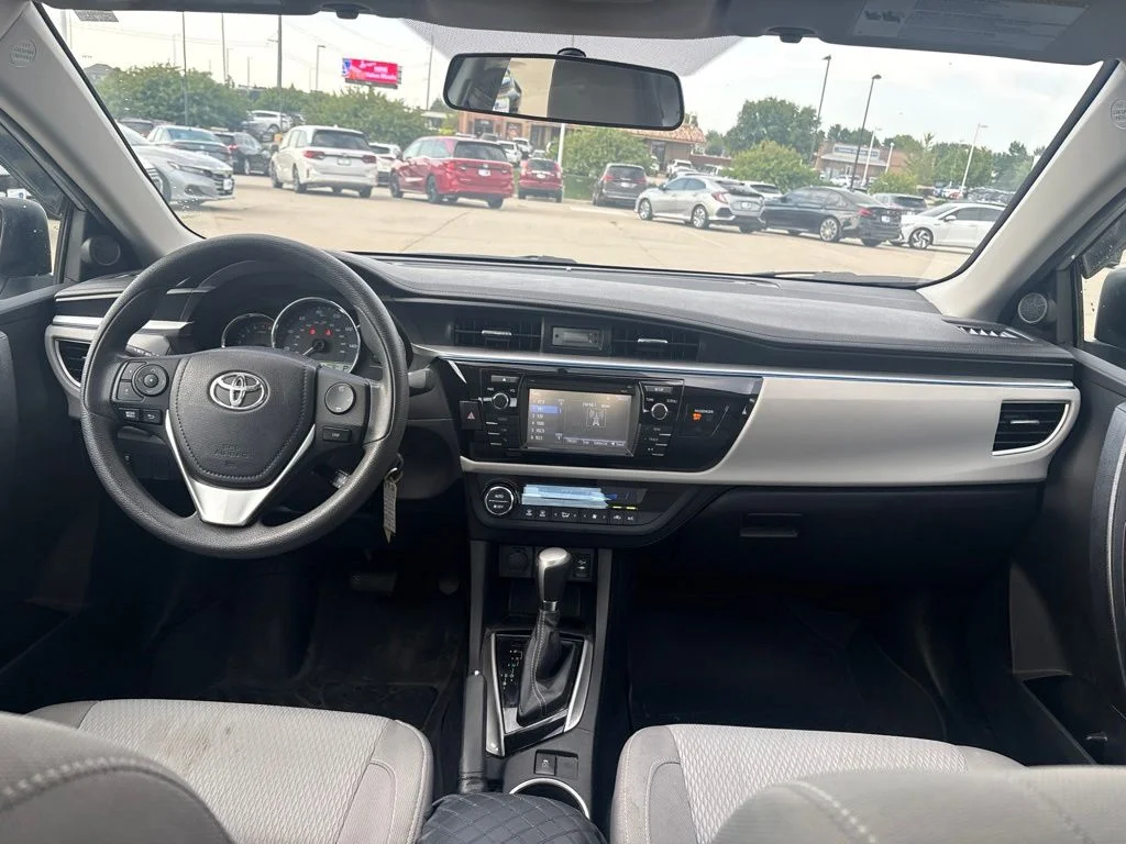 Used 2016 Silver Toyota LE image 30