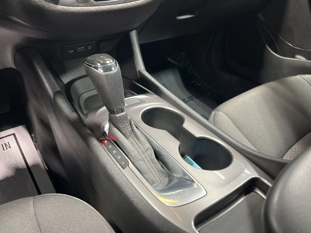 Used 2020 Summit White Chevrolet LS image 24
