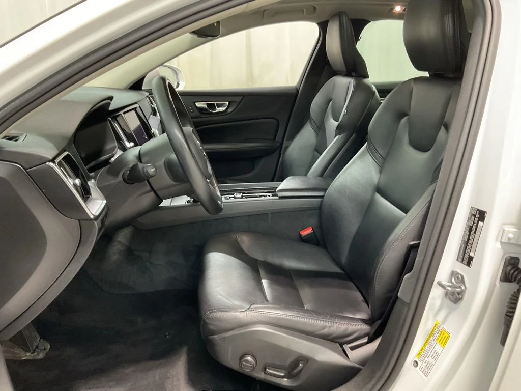 Used 2020 Crystal White Pearl Volvo T5 Momentum image 20