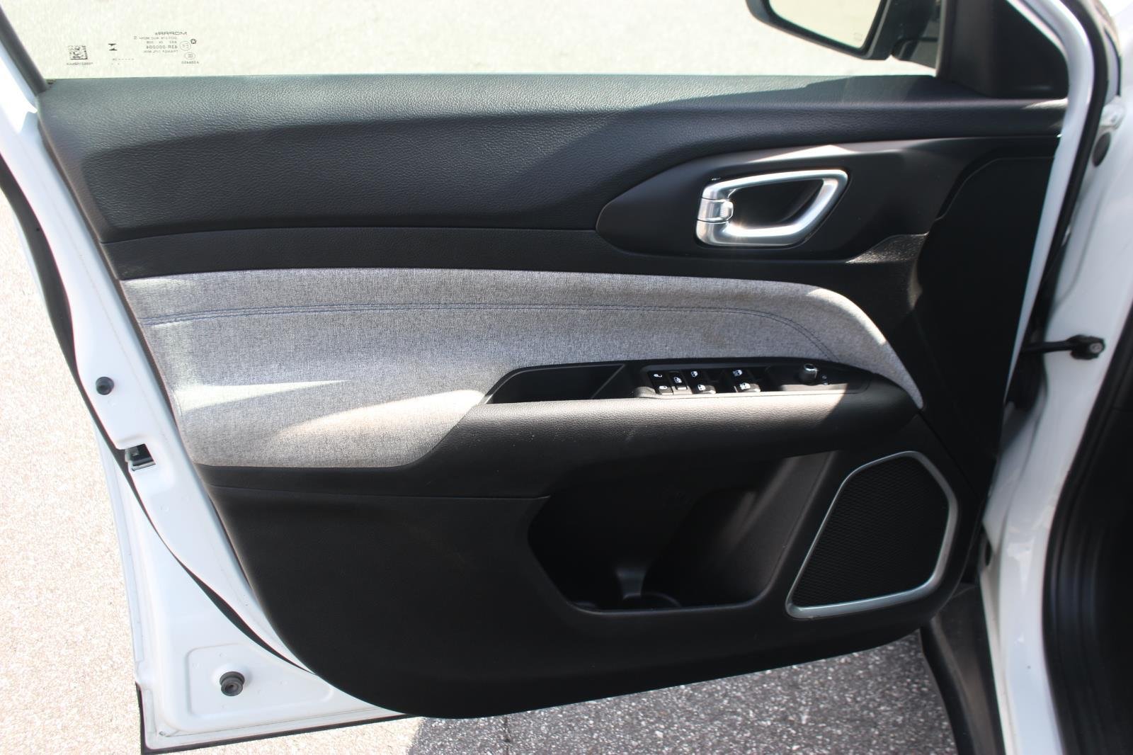 Used 2024 White Jeep Latitude image 12