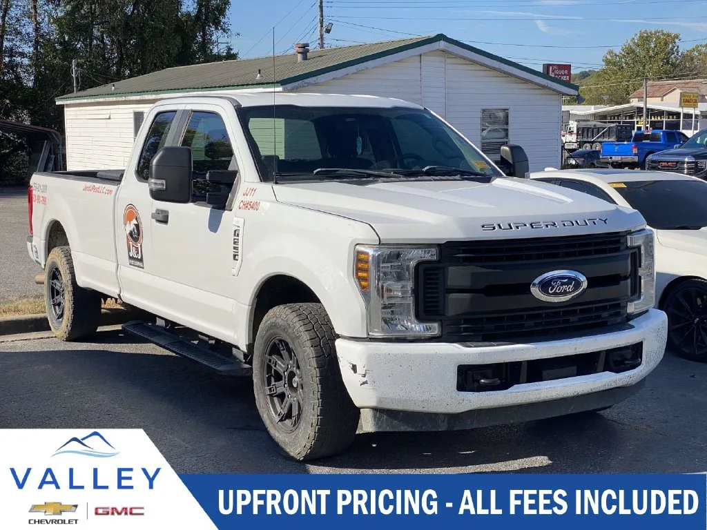 Used 2018 White Ford XL image 1