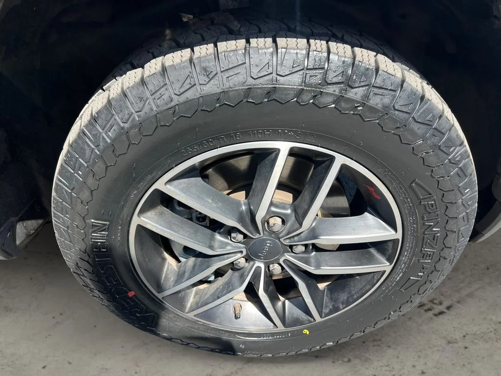 Used 2021 Gray Jeep Trailhawk image 9