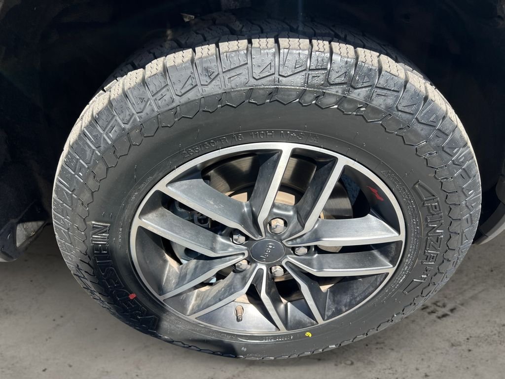 Used 2021 Gray Jeep Trailhawk image 9