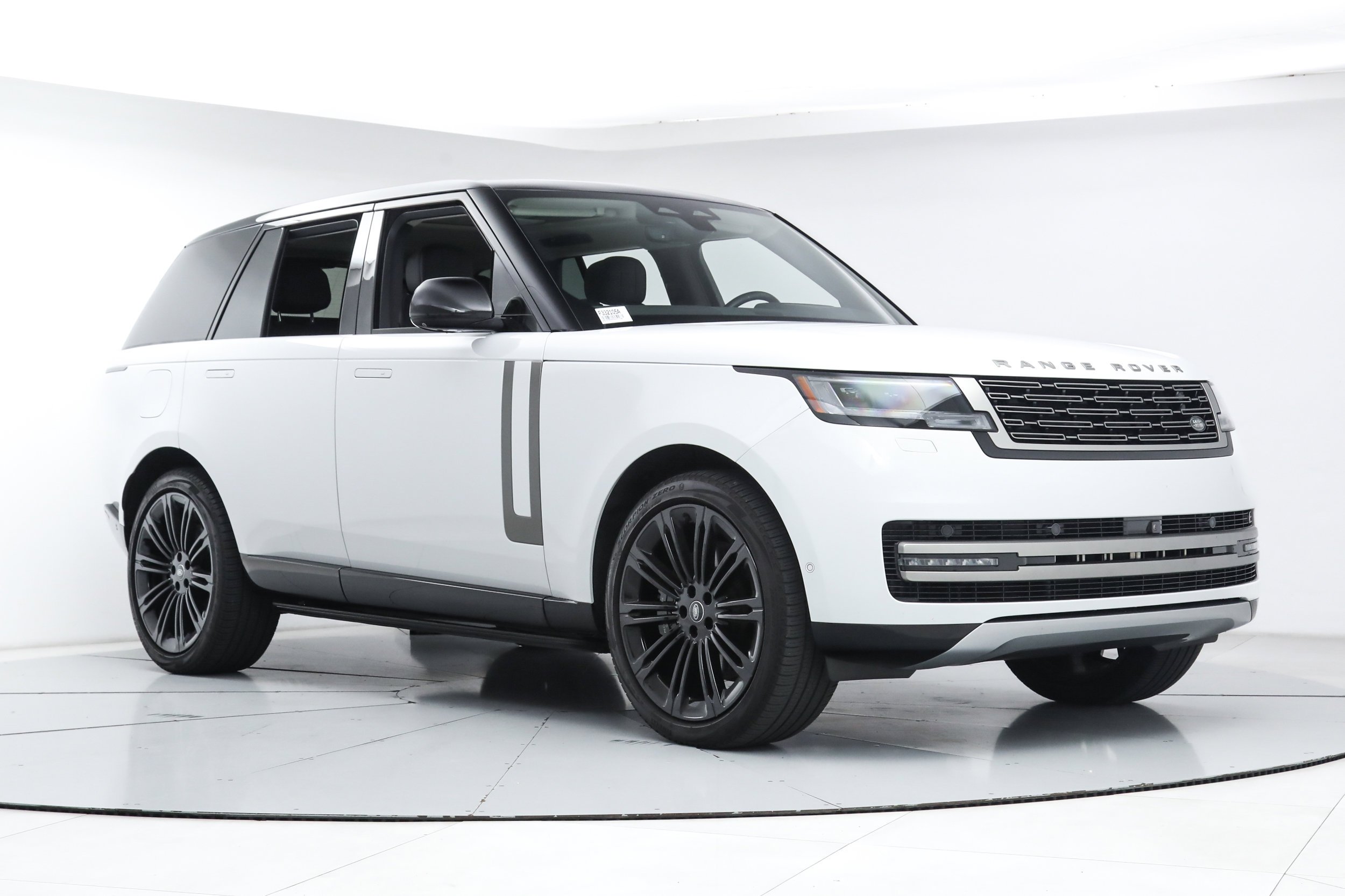 Used 2024 White Land Rover SE image 7