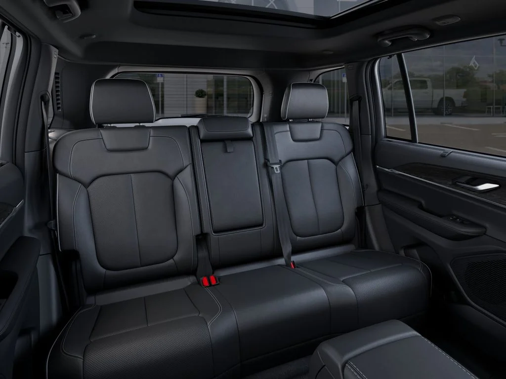 New 2025 Bright White Clear-Coat Exterior Paint Jeep Limited image 16