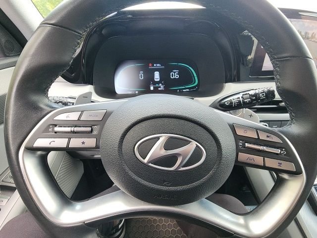 Used 2025 Black Hyundai SEL image 30