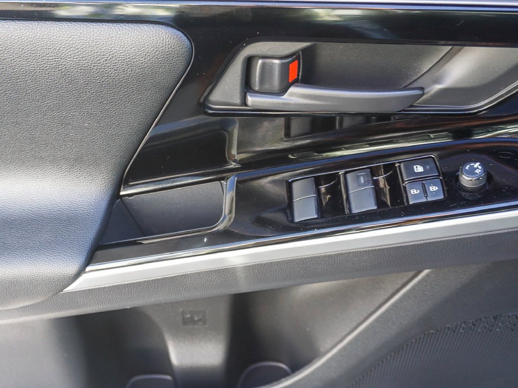 Used 2023  Toyota XLE image 18