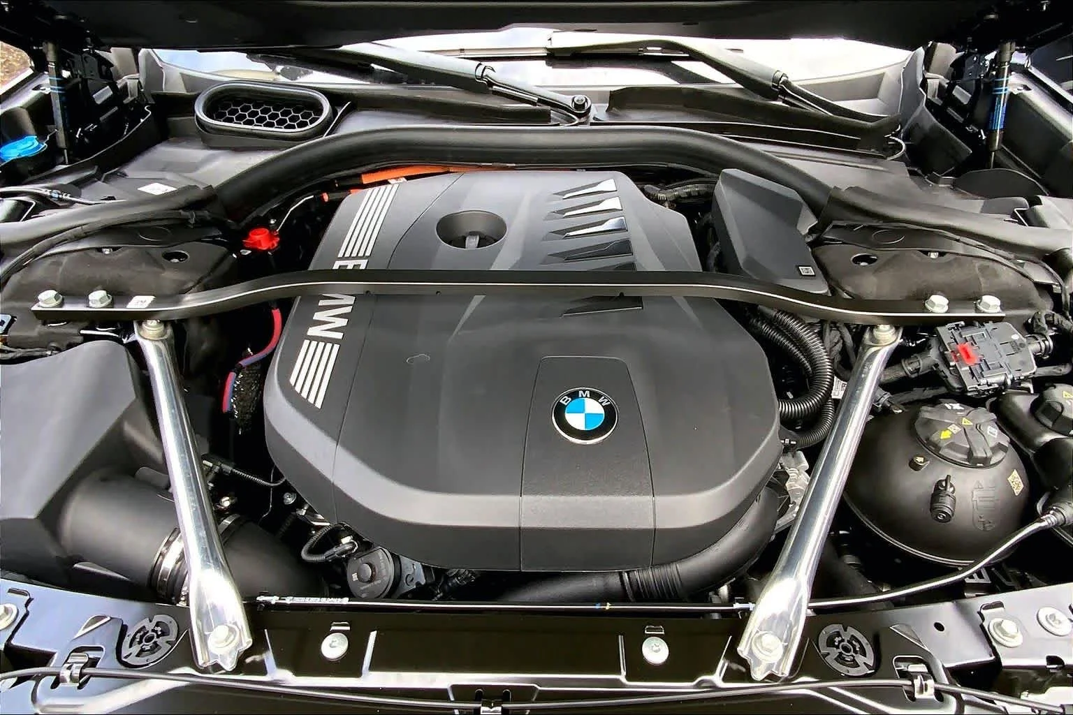 2026 BMW 7 Series 750e - Photo 16