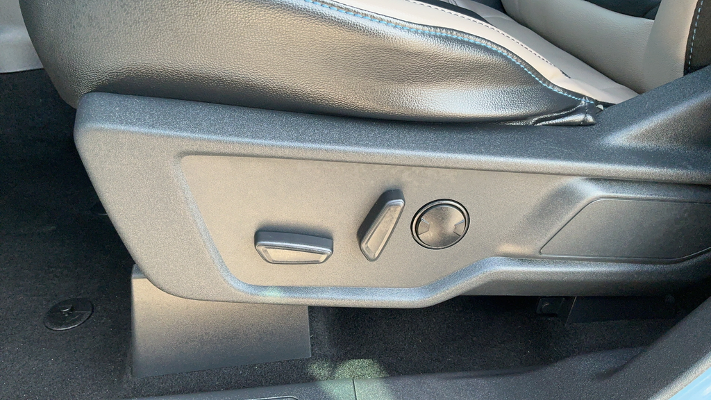 Used 2024 Azure Gray Metallic Ford Wildtrak image 19