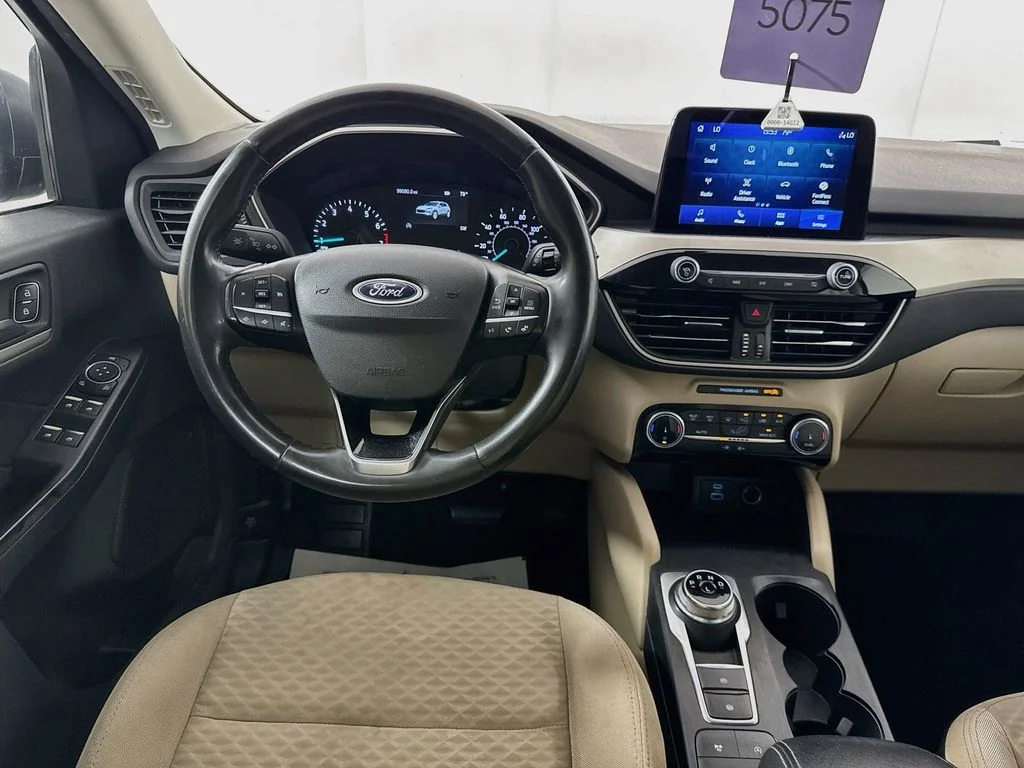 Used 2022 Black Ford SE image 27