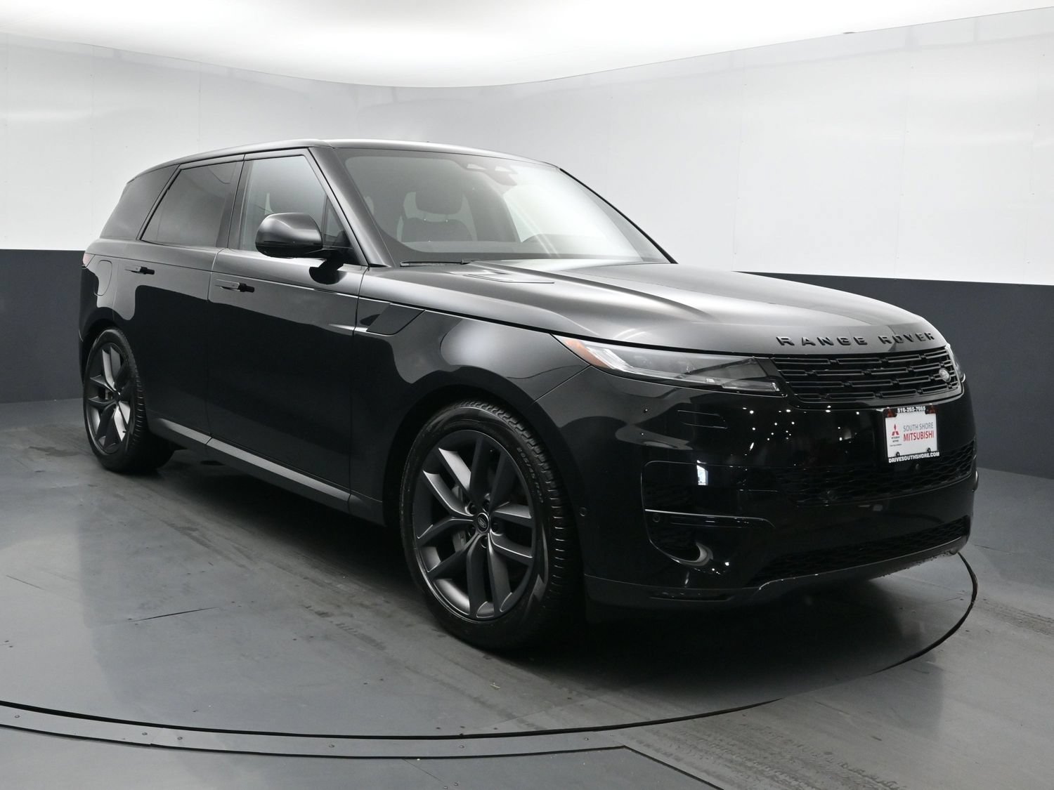Used 2024 Black Land Rover SE image 2