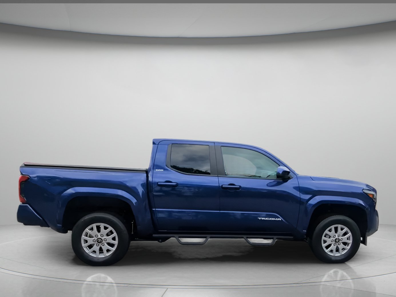 Used 2025 Blue Crush Metallic Toyota SR5 Crew Cab Pickup image 30