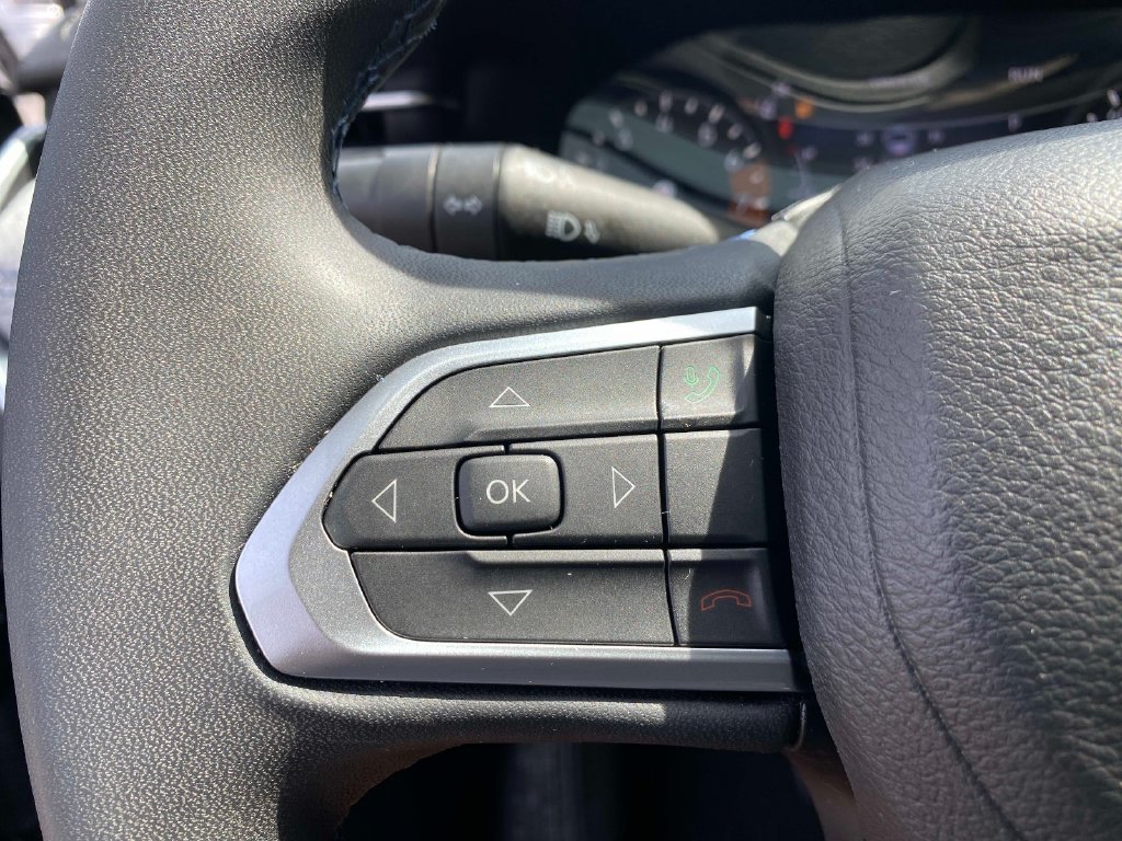 Used 2022 Black Jeep Latitude image 17