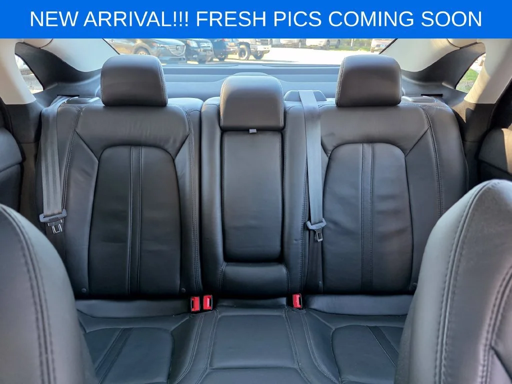 Used 2013  Lincoln 4dr Sdn FWD image 12