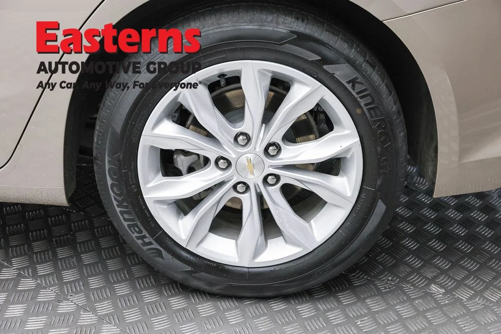 Used 2025 Gray Chevrolet LT image 8