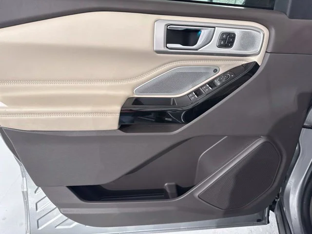Used 2022 Silver Ford Platinum image 18