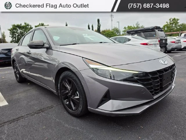 Used 2022 Fluid Metal Hyundai SEL image 3
