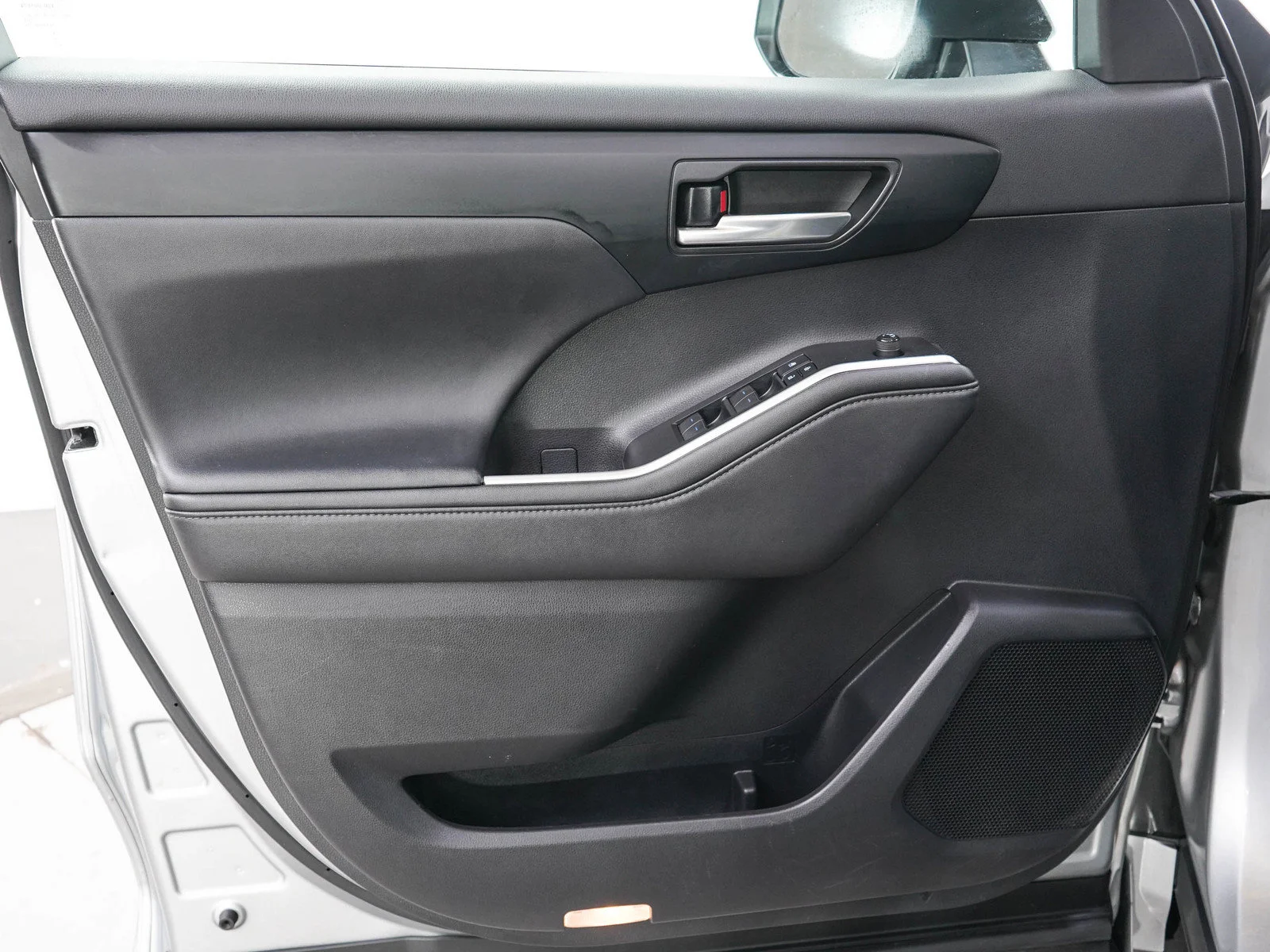 Used 2021 Silver Toyota 4D WAGON XLE AWD image 22