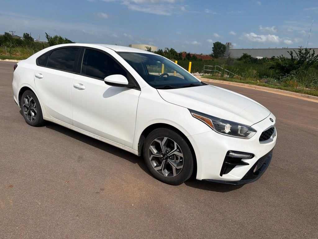 Used 2021 Snow White Pearl Kia LXS image 3