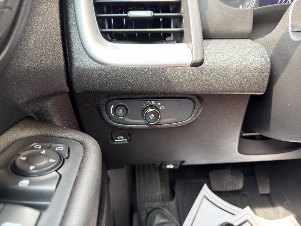 Used 2020 Summit White GMC SLE image 25