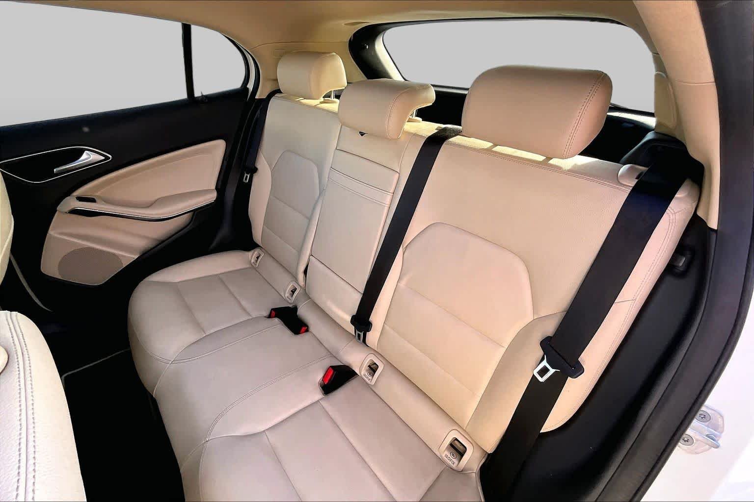 Used 2017 Cirrus White Mercedes-Benz GLA 250 image 21