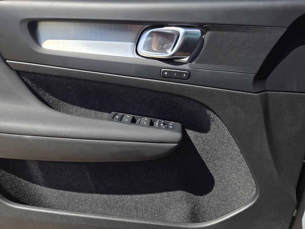 Used 2024  Volvo Core Bright Theme image 18