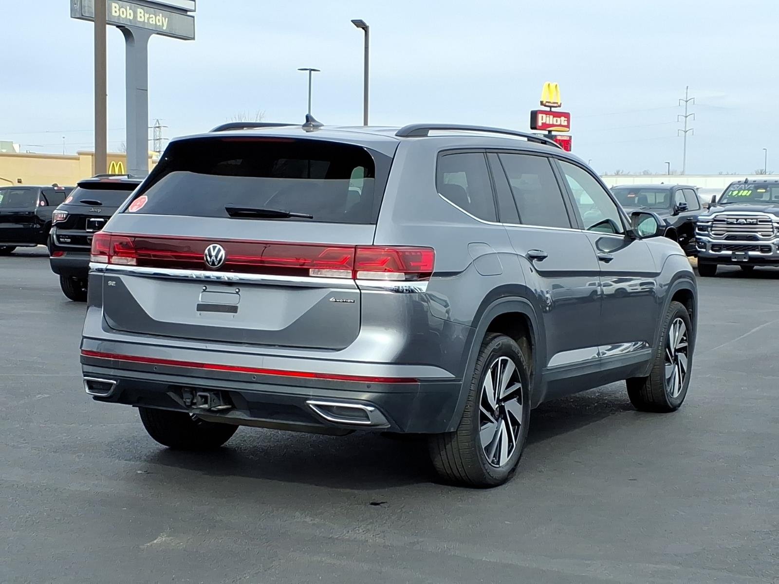 2025 Volkswagen Atlas SE w/Tech - Photo 11