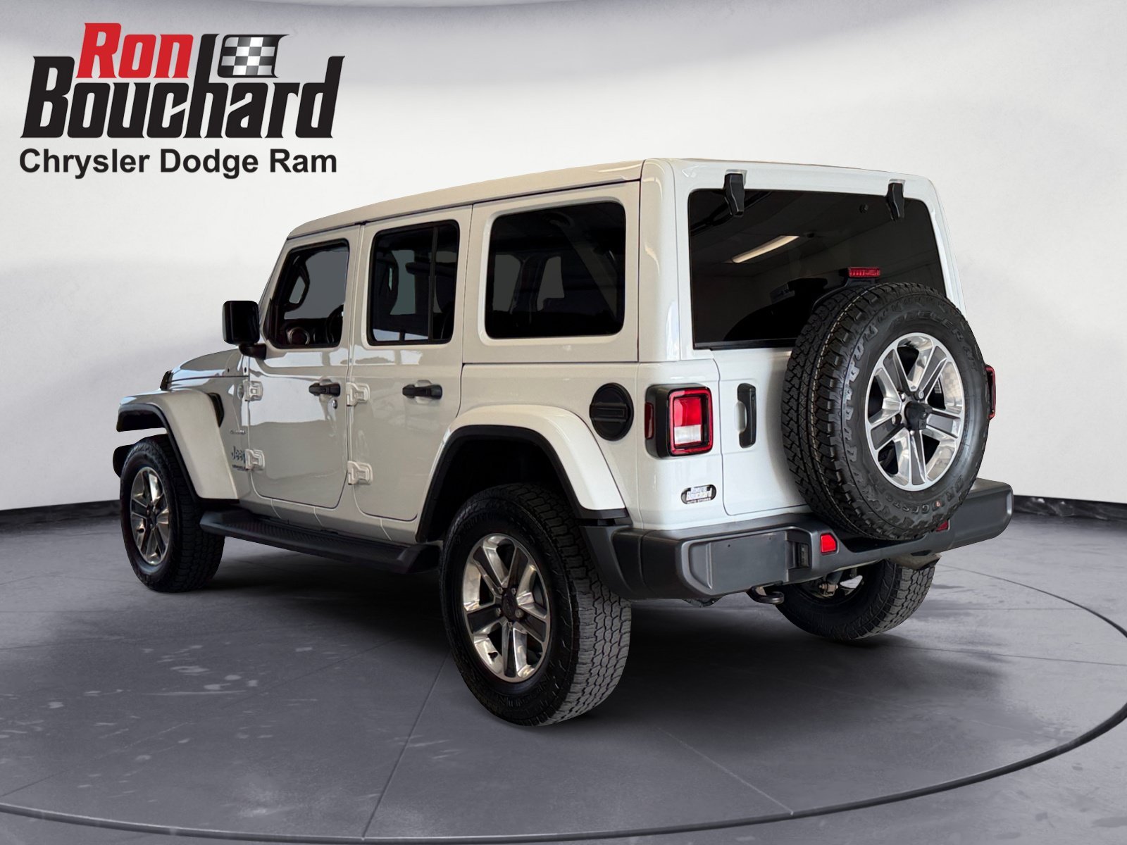 Used 2021 Bright White Clearcoat Jeep Unlimited Sahara image 4