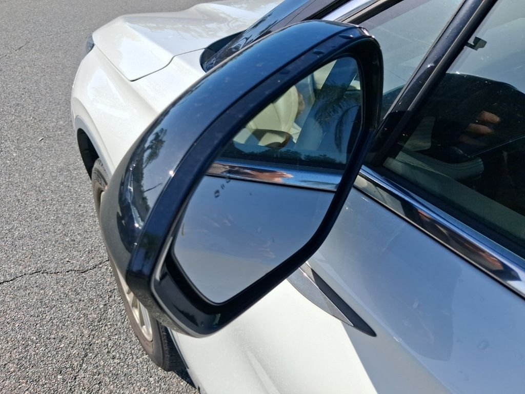 Used 2021 White Lincoln Standard image 16