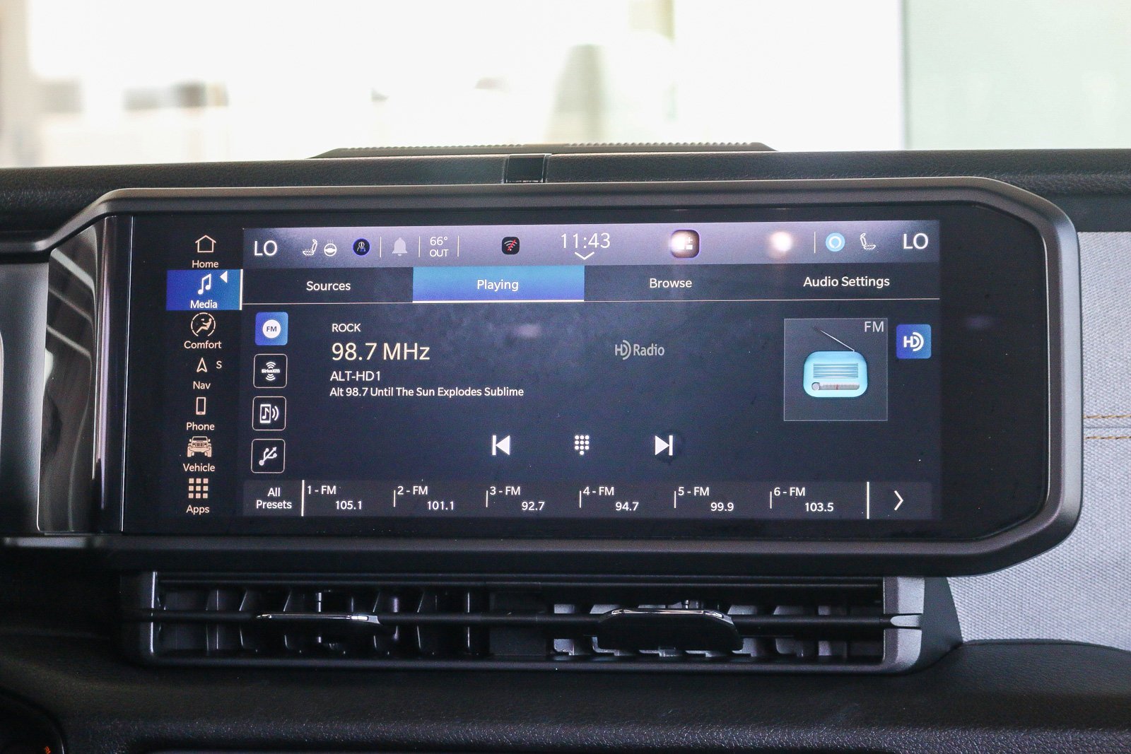 Used 2024 Anvil Clear Coat Jeep Sport S image 14