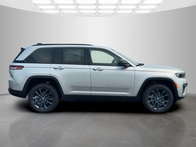 New 2026 Silver Zynith Jeep 85th Anniversary Edition image 8