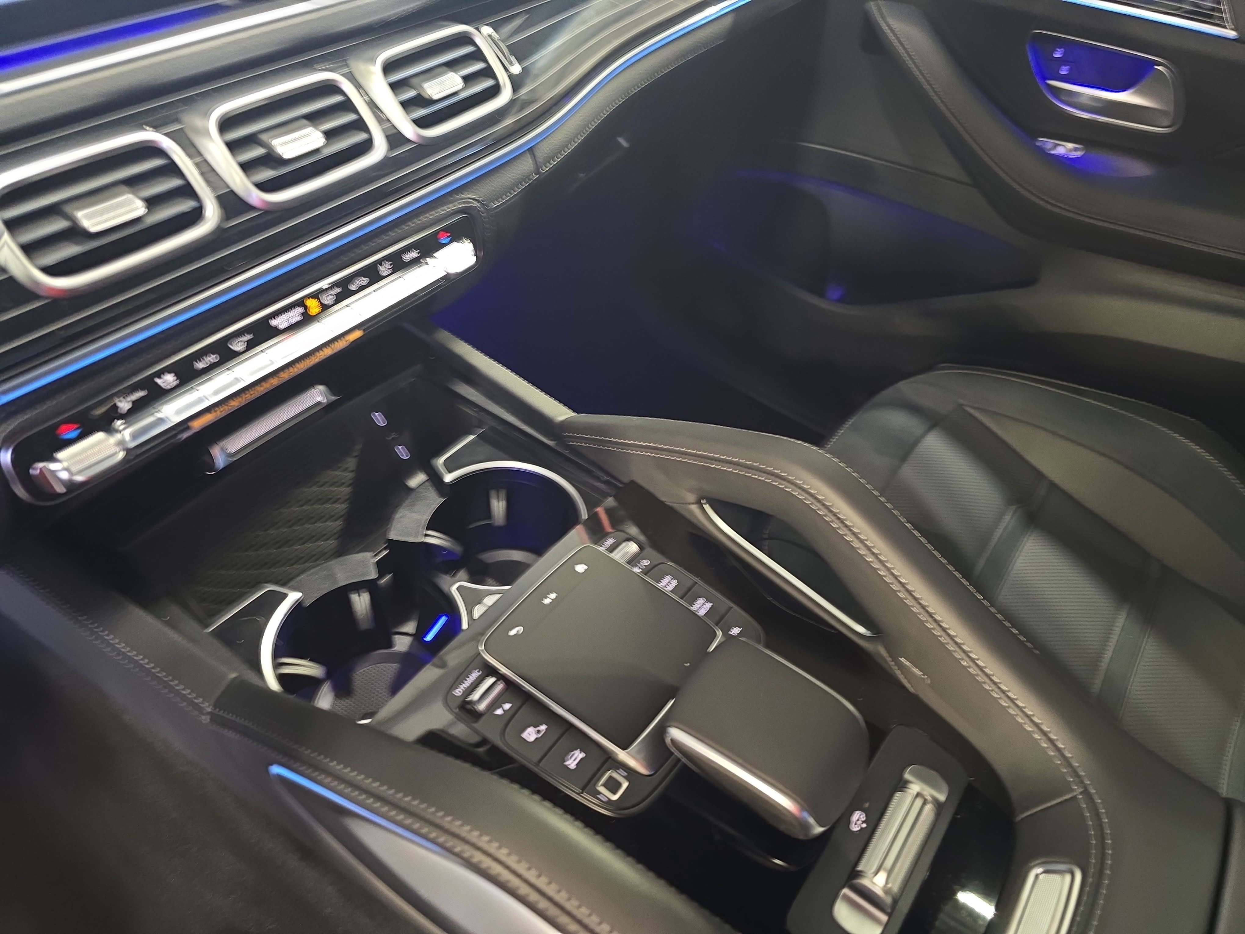 New 2026 MANUFAKTUR Moonlight White Metallic Mercedes-Benz AMG® GLE 53 4MATIC+ Coupe image 25