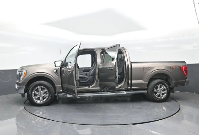 Certified Used 2022 Stone Gray Metallic Ford XLT image 28