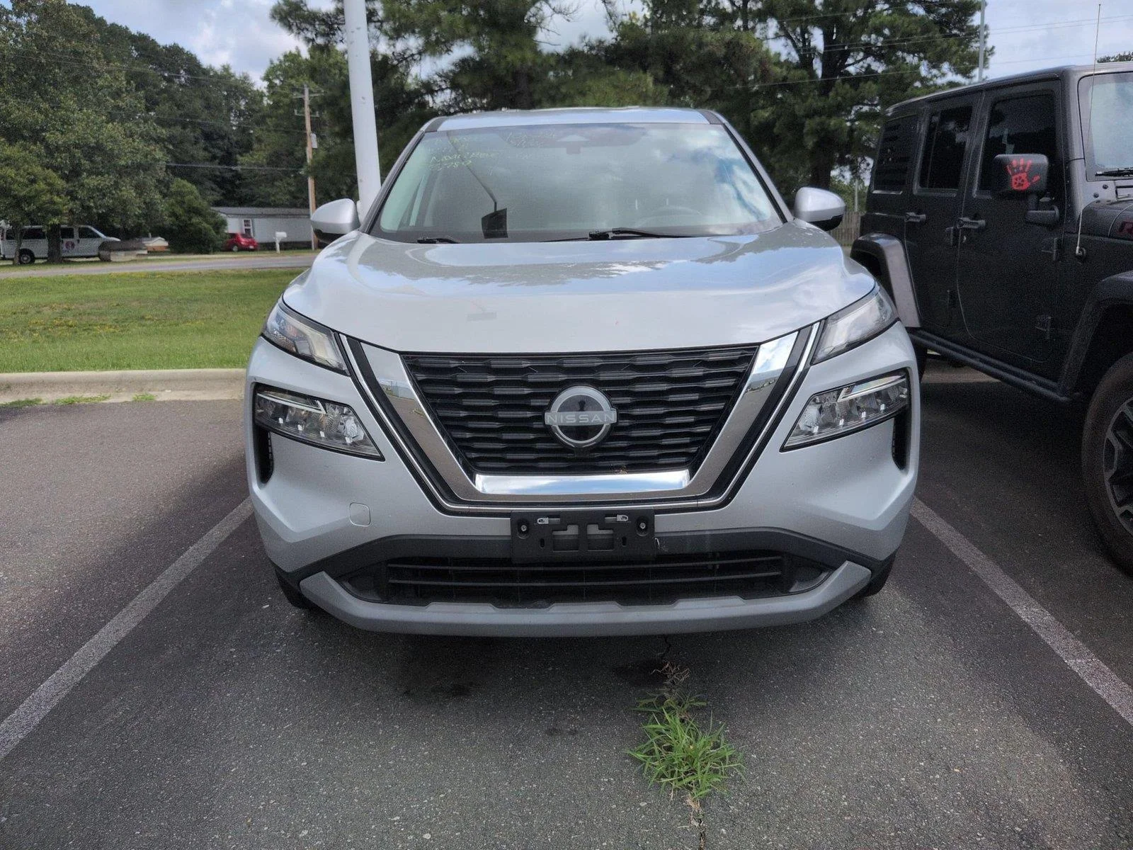 Used 2022 Brilliant Silver Metallic Nissan SV image 3