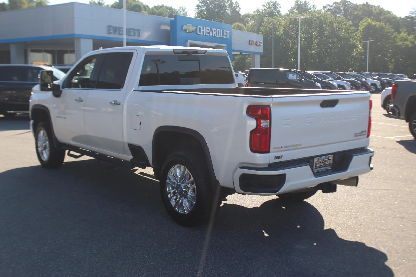 Used 2021 IRIDESCENT PEARL TRICOAT Chevrolet High Country image 6