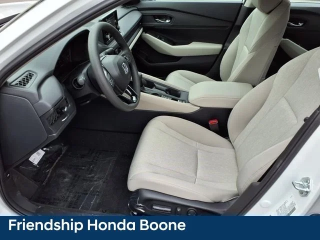 Used 2025 White Honda SE image 7