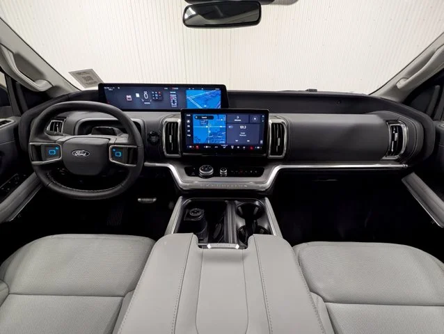 New 2027 Star White Metallic Tri-Coat Ford MAX Platinum image 38