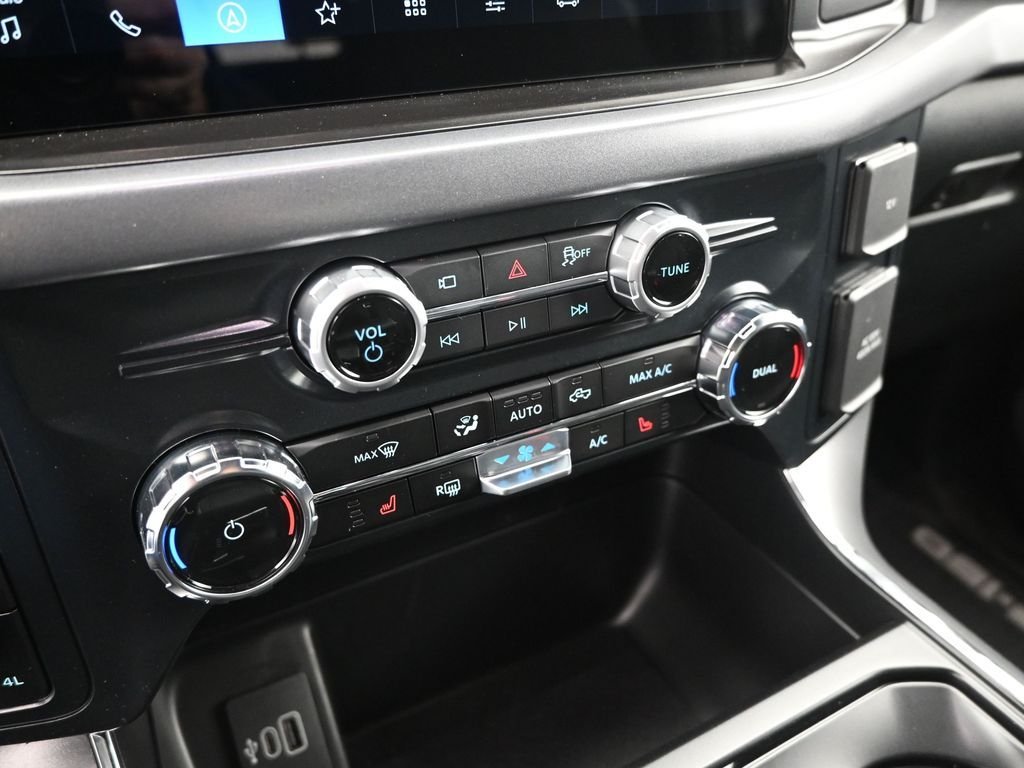 New 2026 Oxford White Ford XLT image 17
