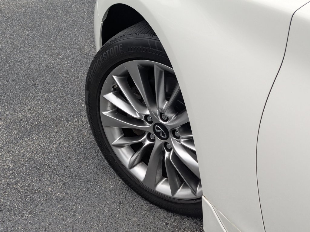 Used 2021 Pure White INFINITI 3.0t LUXE image 9