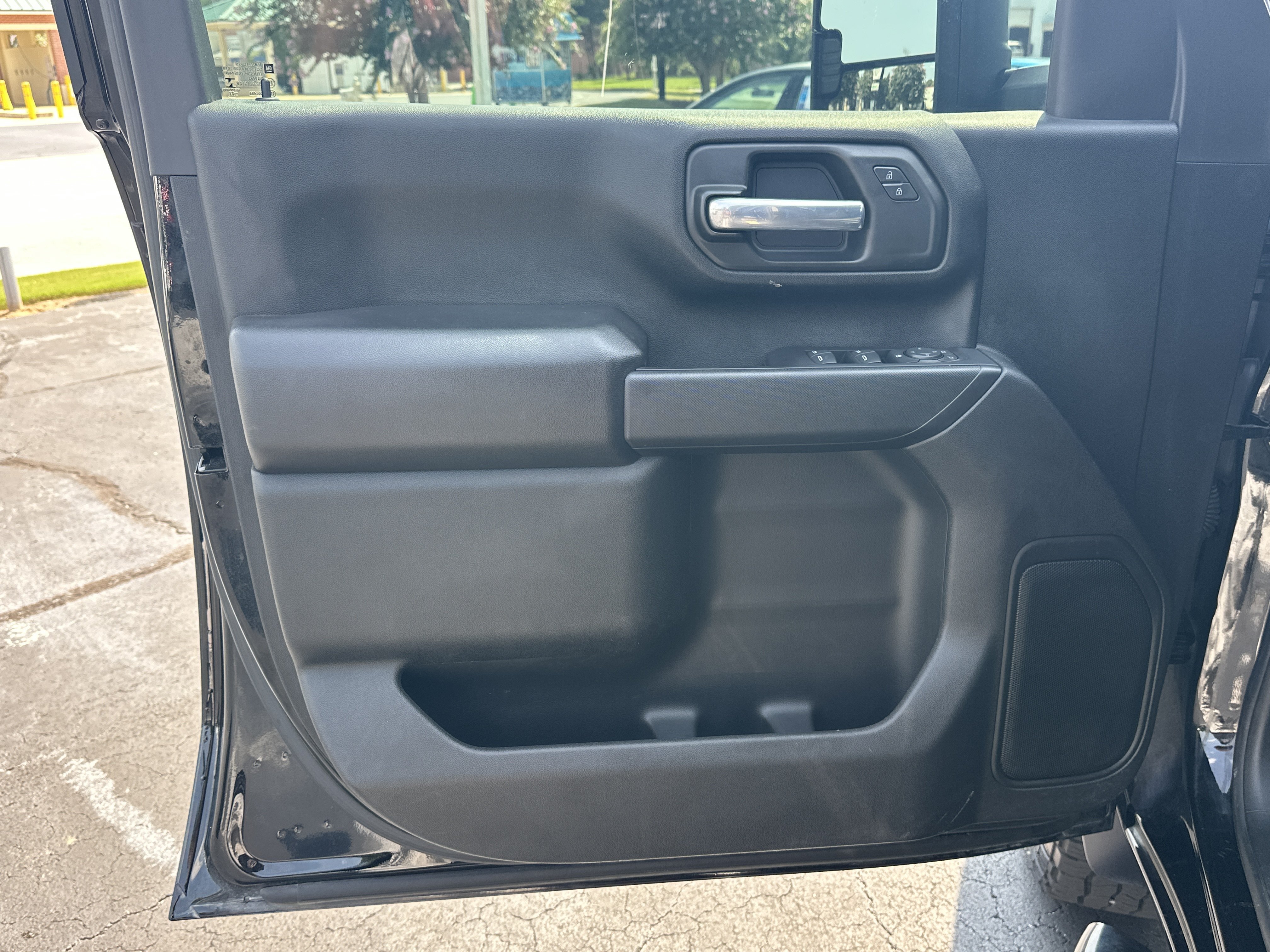 Used 2022 Black Chevrolet Custom image 11