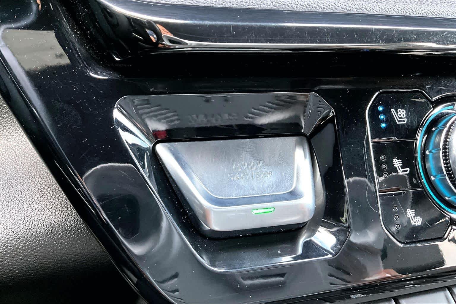 Used 2024 Summit White GMC AT4 image 33