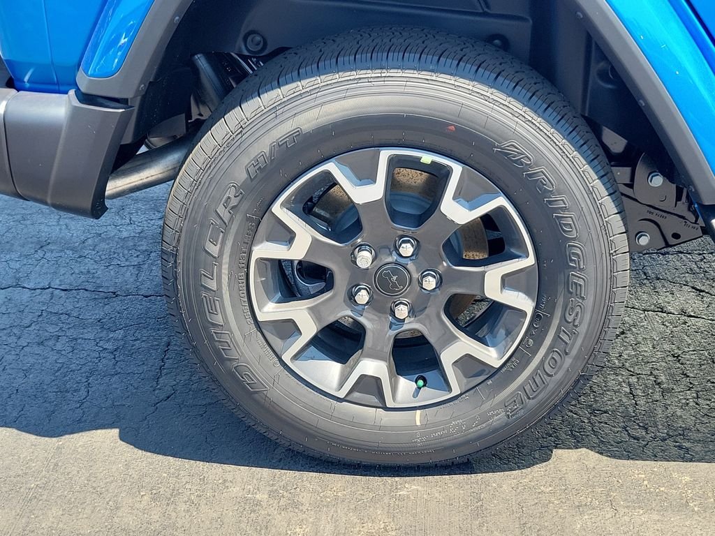 New 2026 Hydro Blue Pearl-Coat Exterior Paint Jeep Sahara image 5