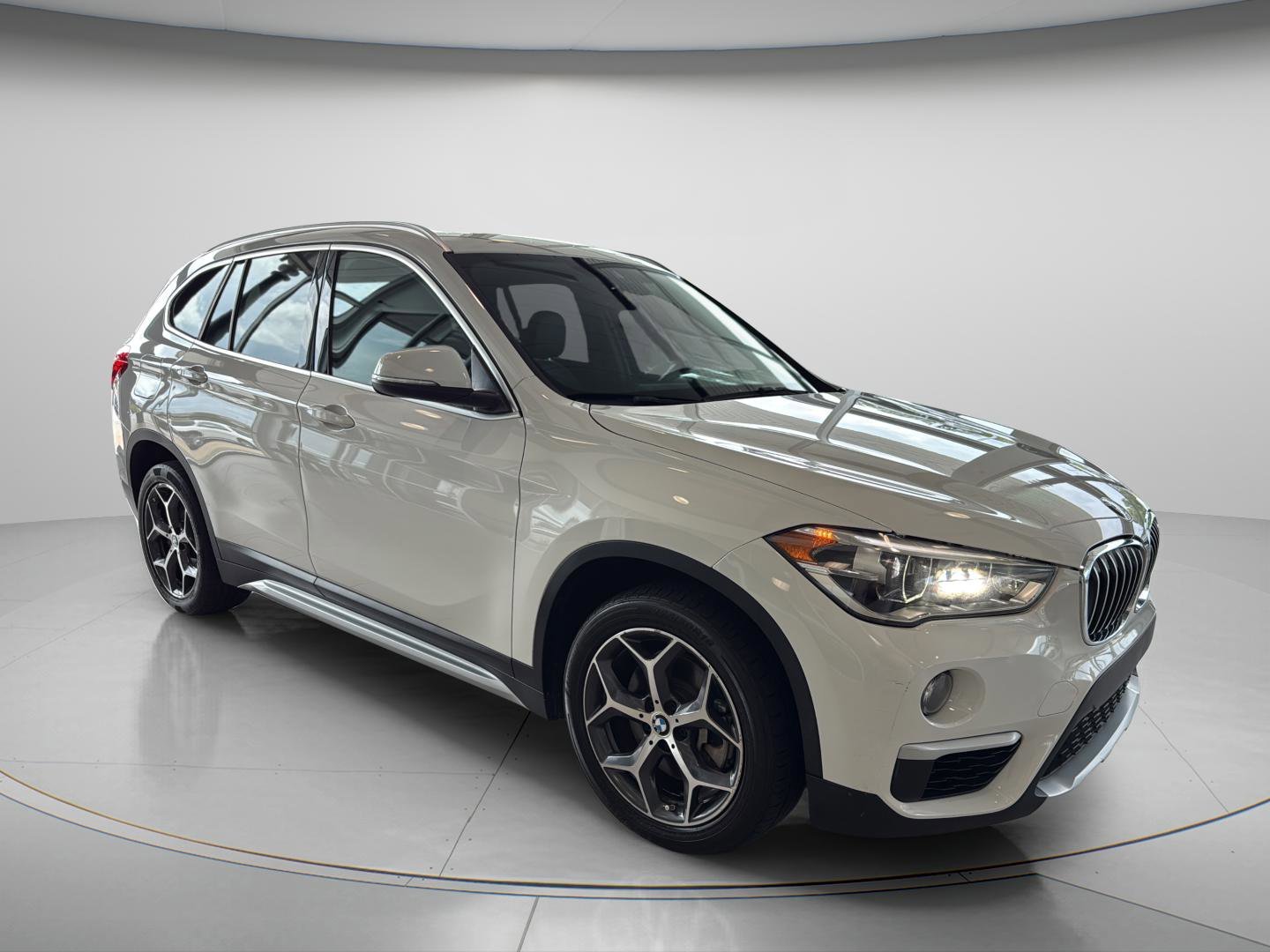 Used 2018 Alpine White BMW sDrive28i image 6
