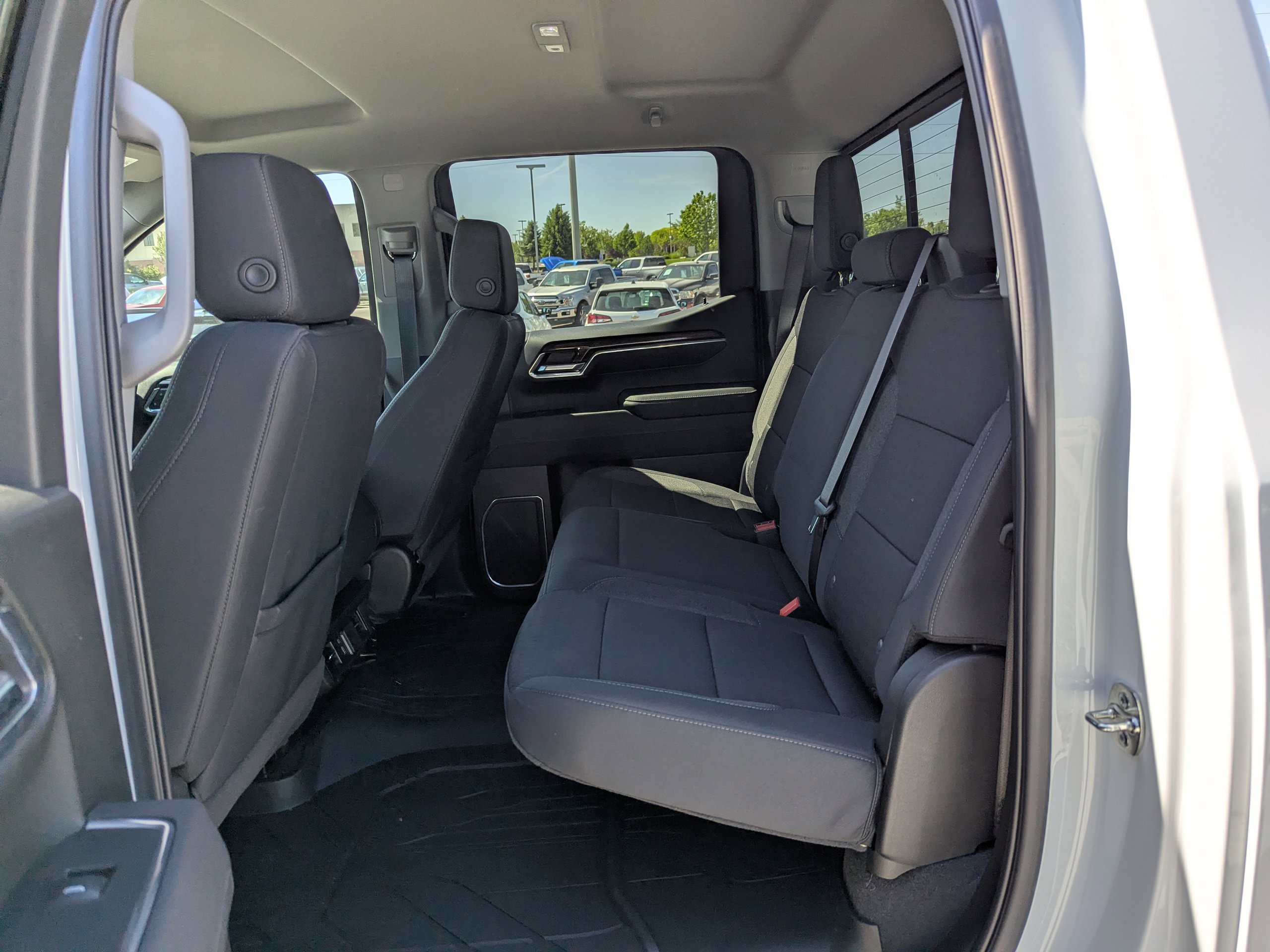 New 2025 Summit White Chevrolet LT image 29
