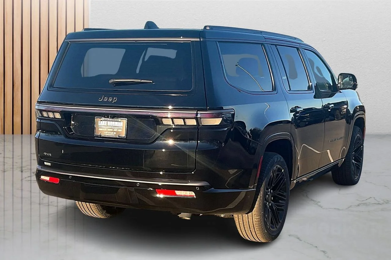 New 2026 High Gloss Black Exterior Paint Jeep Limited Reserve image 9