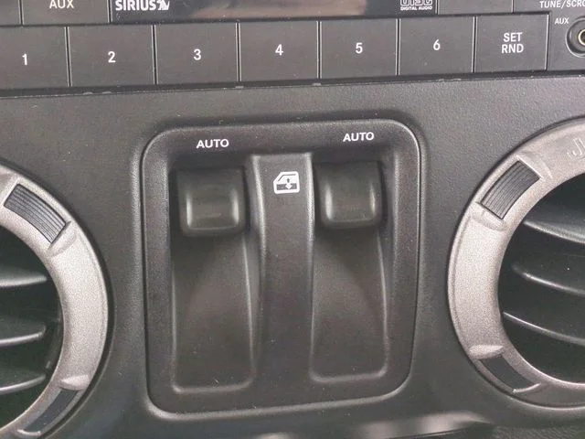 Used 2017 Hypergreen Clearcoat Jeep Sport image 18