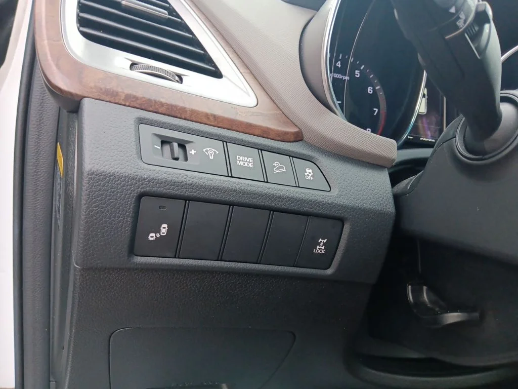 Used 2018 Pearl White Hyundai 2.4 Base image 19